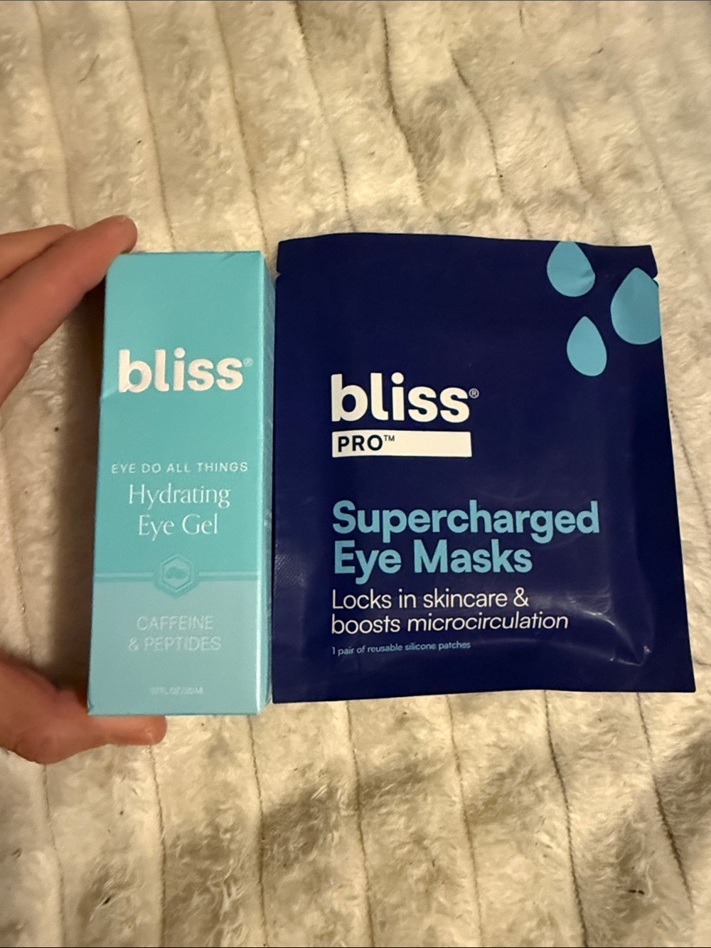 bliss Aqua Hydrating Eye Gel & Navy Supercharged Eye Masks Set